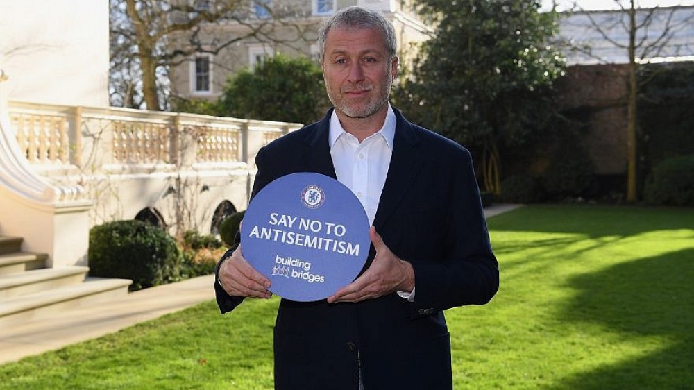 Roman-Abramovich-Chelsea-no-to-antiSemitism-banner.jpg